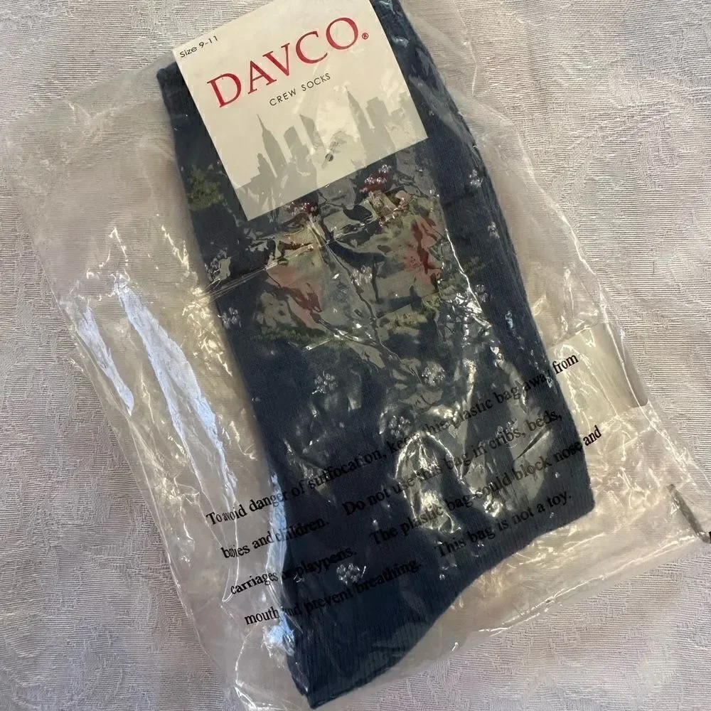 Davco Womens Holiday Christmas Sox 9-11 Snowflakes Skiing